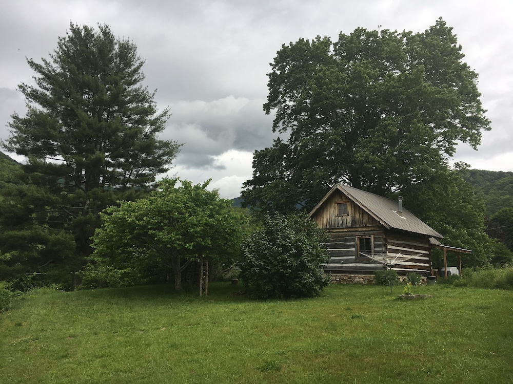 Cozy Historic Cabin Retreat Visit Trails Right Off Of The Farm