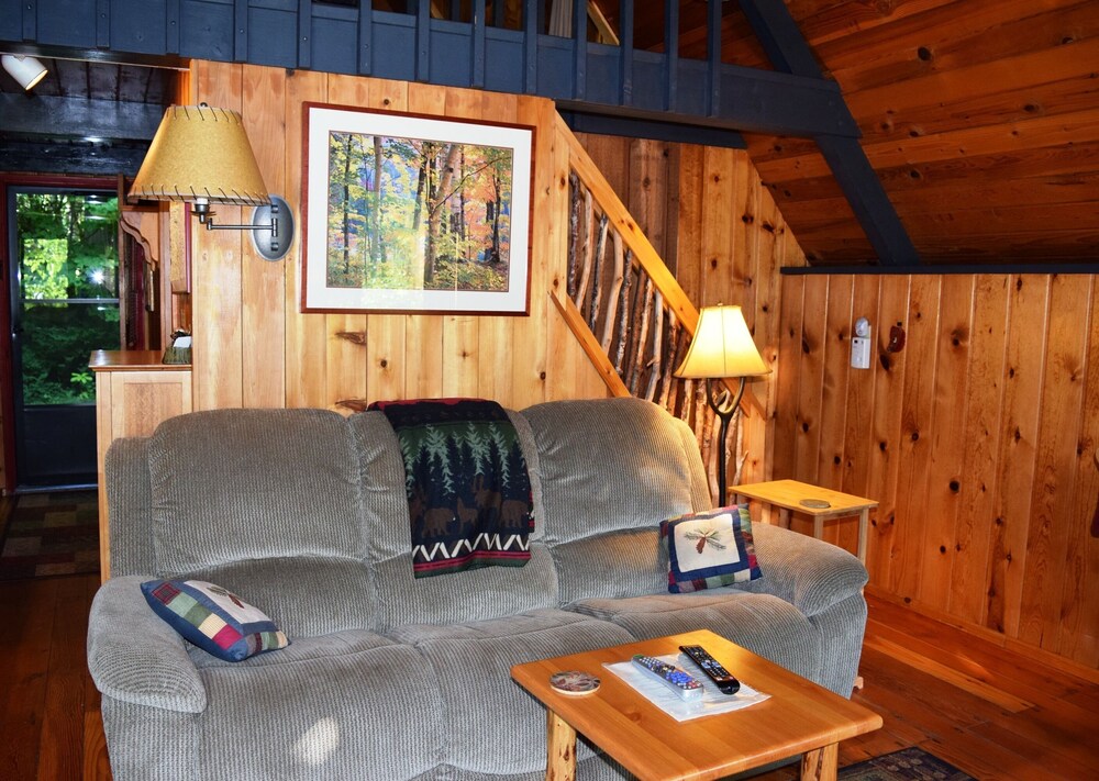 Cozy Romantic Riverside Cabin View Hot Tub 25 Mins From Stevens