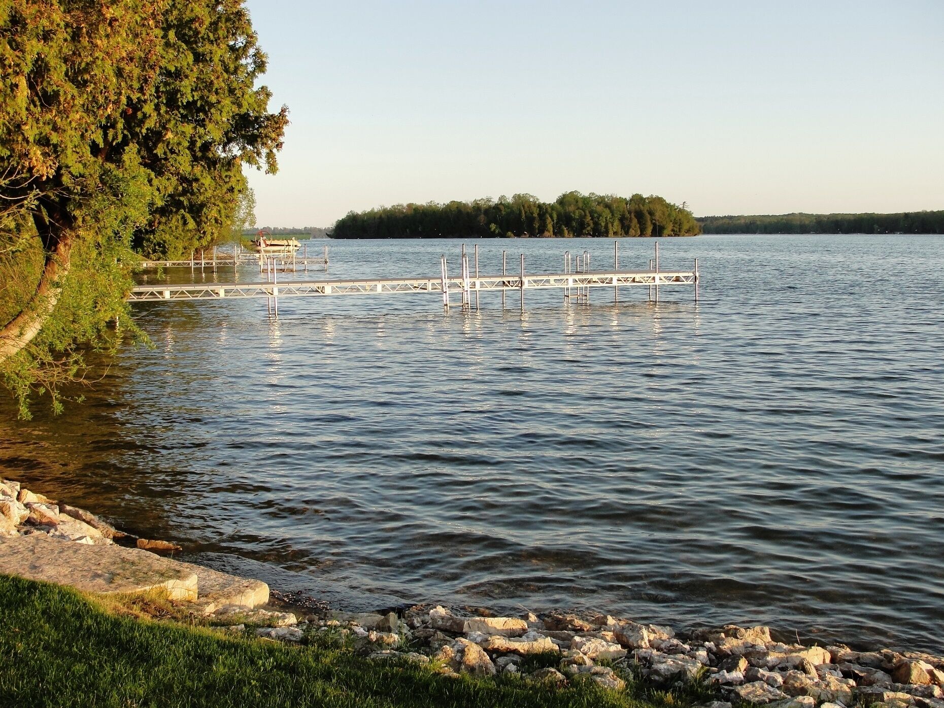 Beautiful Lakeside Cabin - Great Location & Amenities in Baileys Harbor, United States