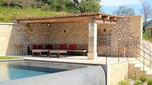 Piscine extérieure (ouverte en saison)