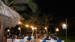 Private beach, white sand, beach bar