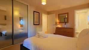 2 bedrooms, cots/infant beds, free WiFi, linens
