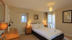 2 bedrooms, cots/infant beds, free WiFi, linens