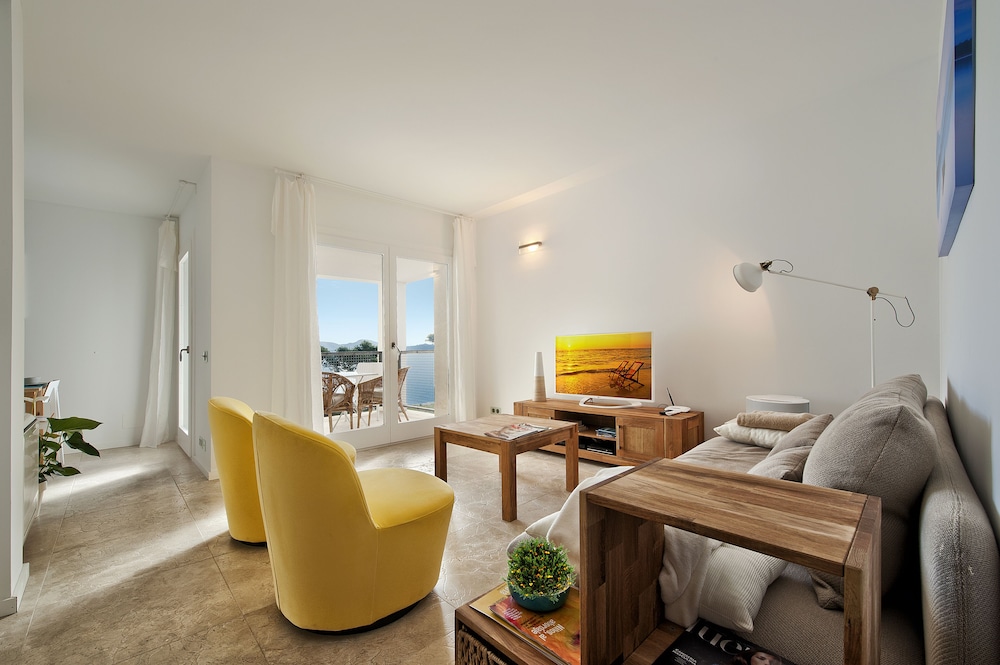 Puerto De Pollensa Luxury Apartment On The Beach In Puerto De Pollensa Luxury Apartment On The Beach