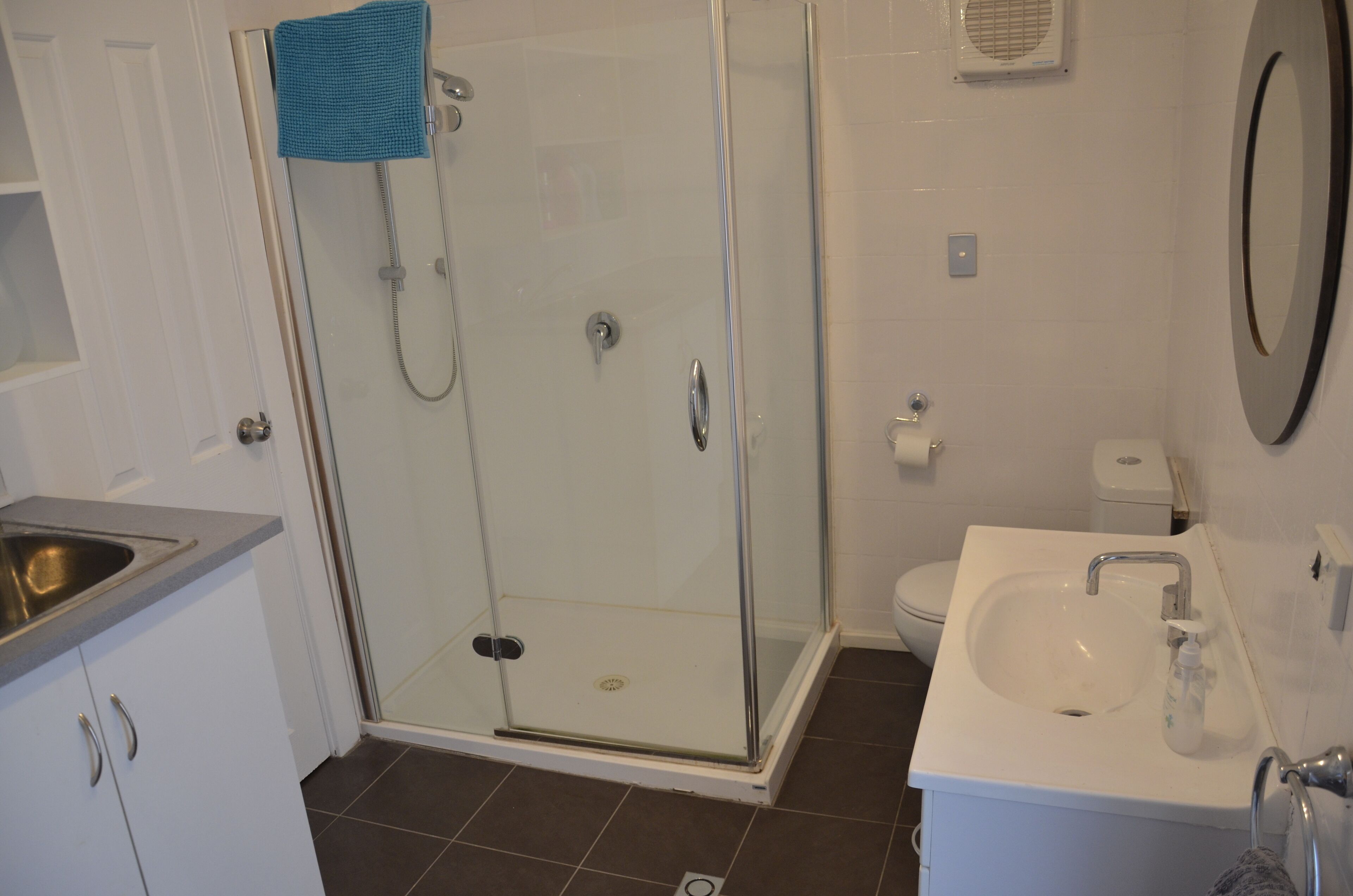 Walking distance to SCGH, Hollywood and Perth Childrens Hospital