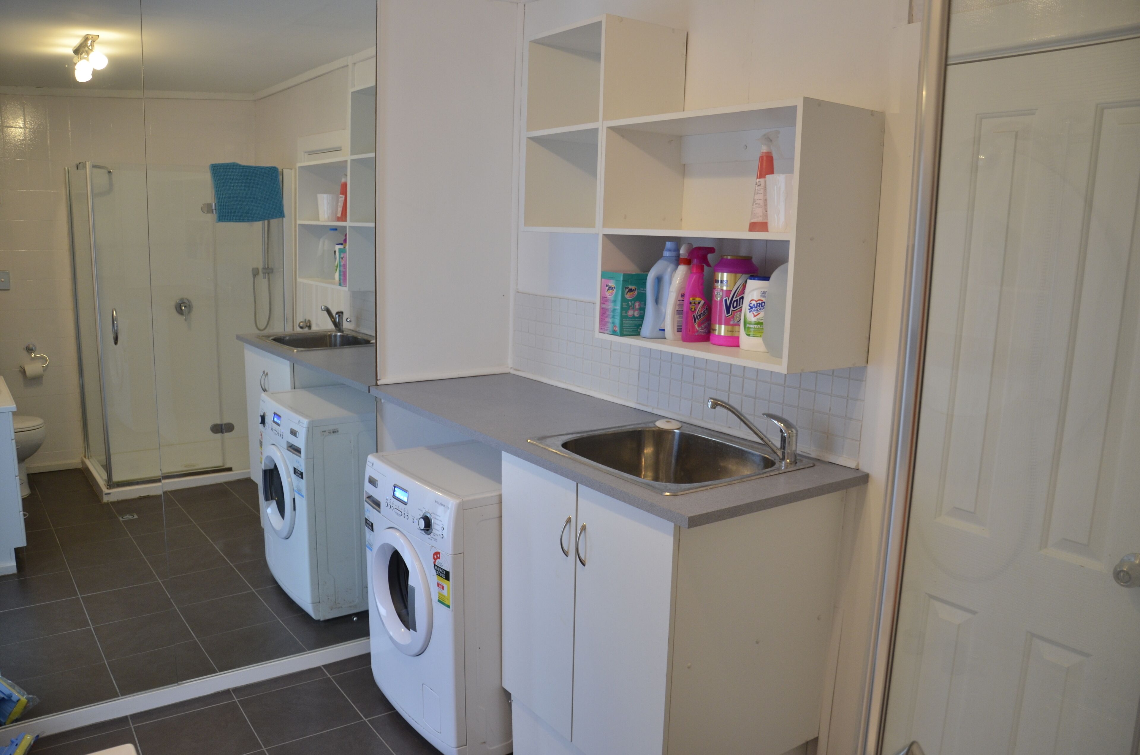 Walking distance to SCGH, Hollywood and Perth Childrens Hospital