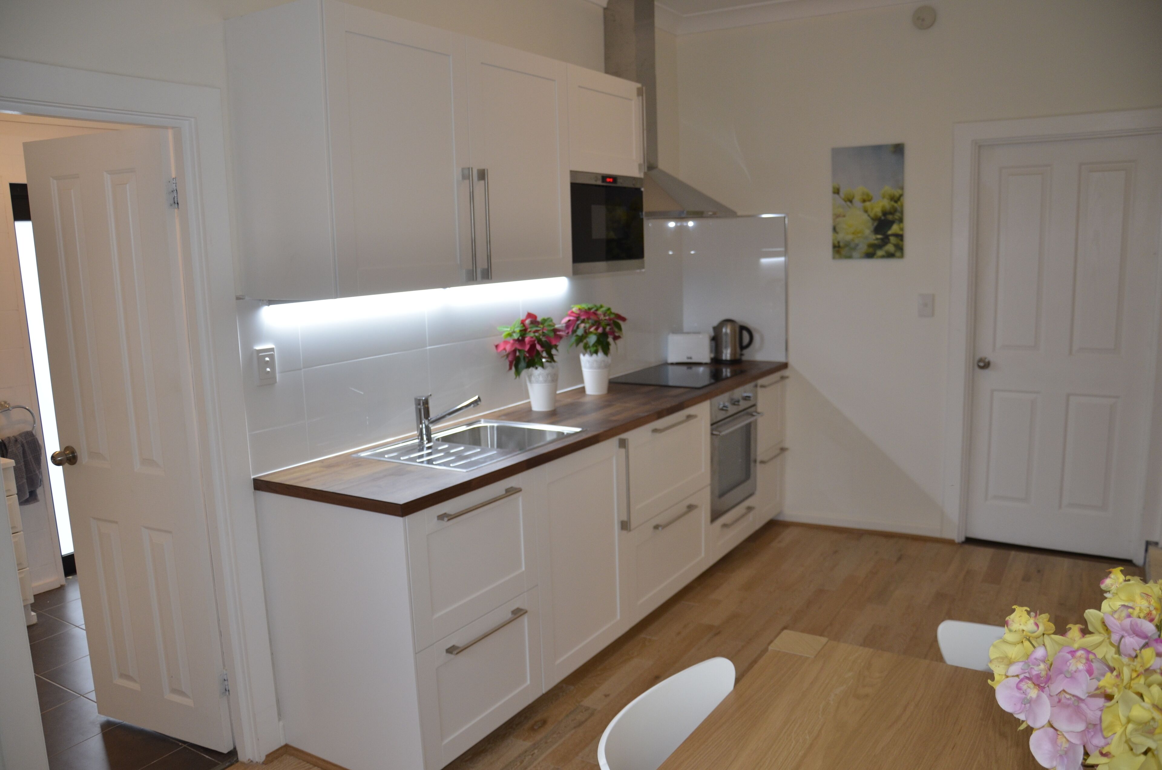 Walking distance to SCGH, Hollywood and Perth Childrens Hospital