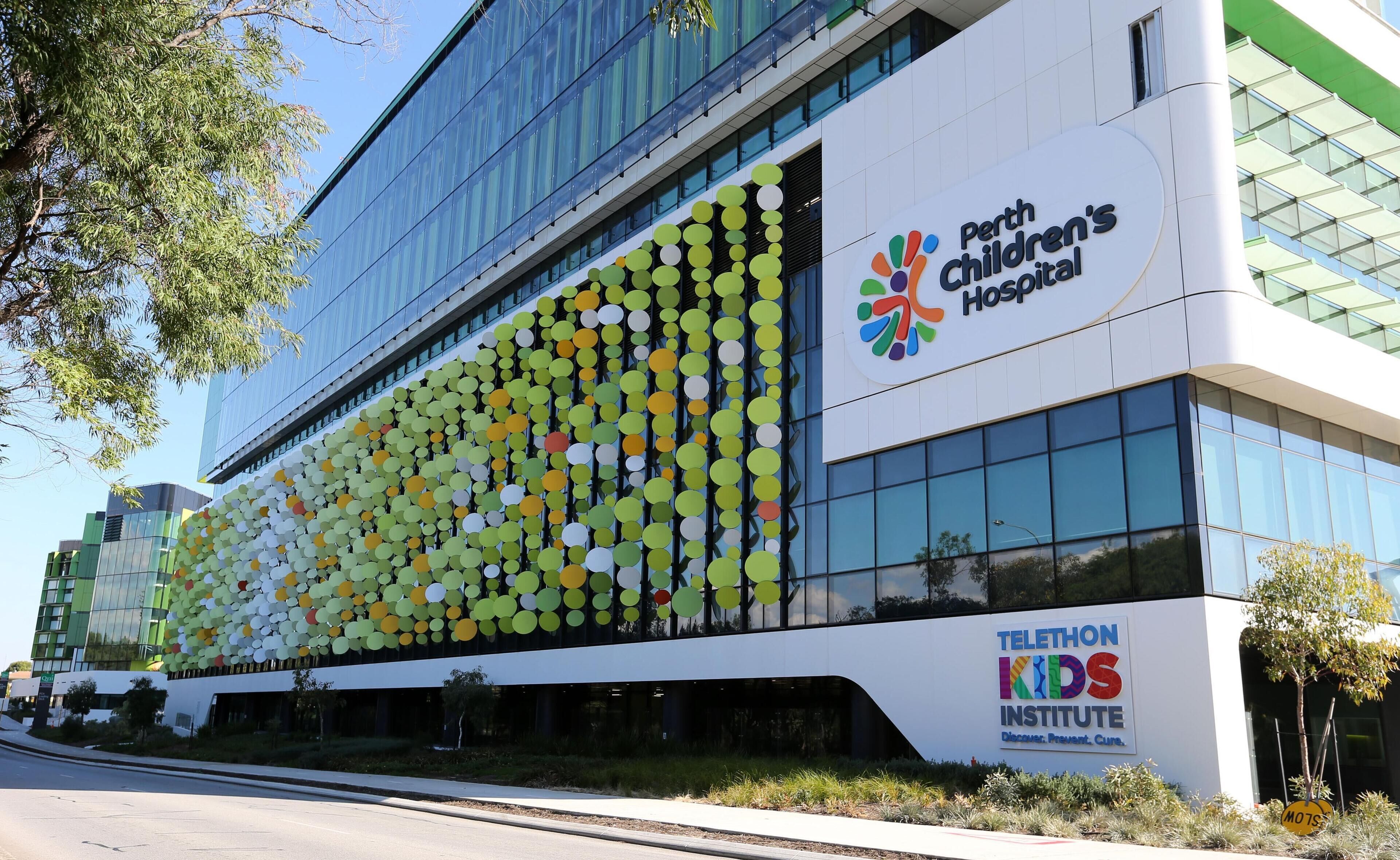 Walking distance to SCGH, Hollywood and Perth Childrens Hospital