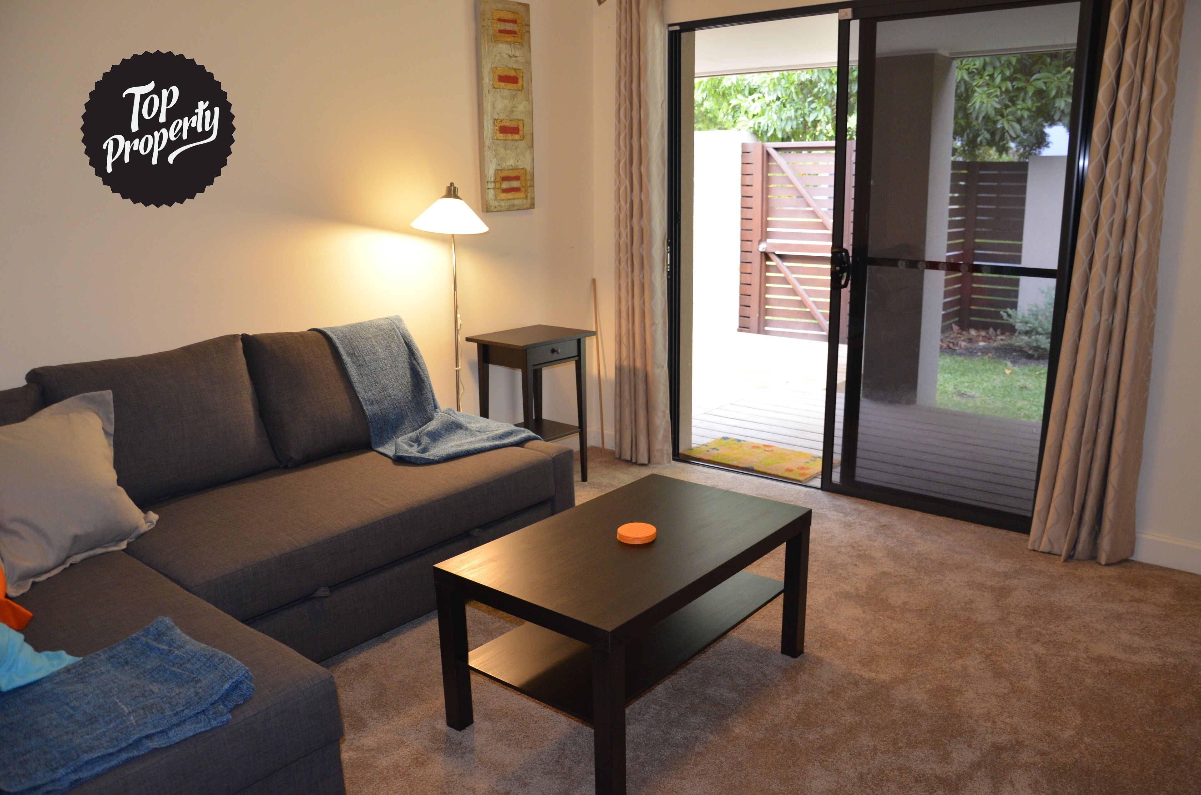 Walking distance to SCGH, Hollywood and Perth Childrens Hospital