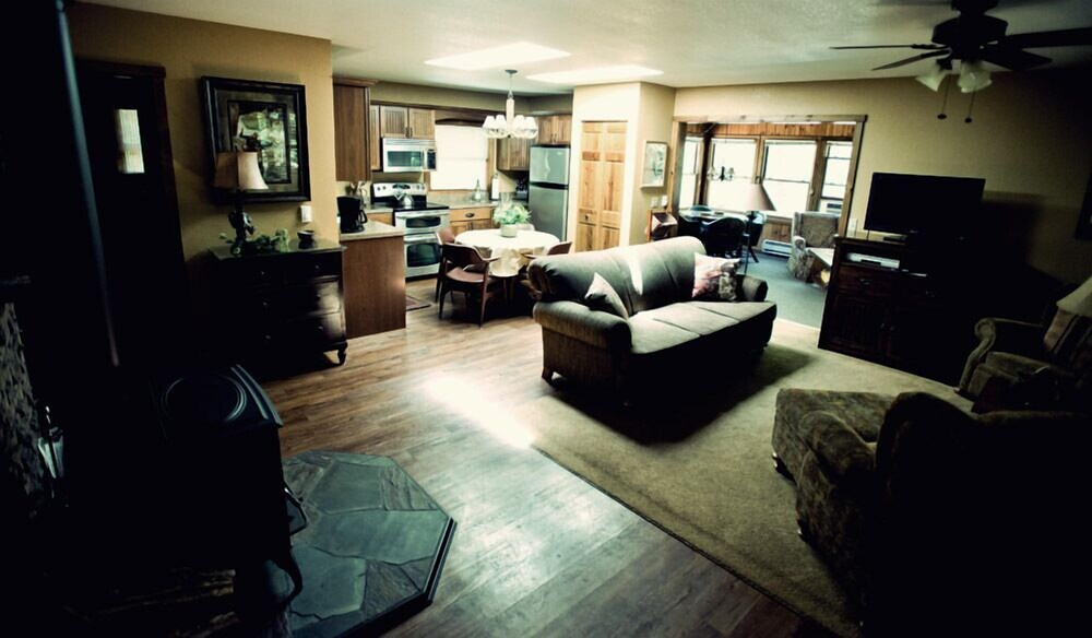 Necedah 2 Bdrm Vacation Cabin 5 Mins to Castle Rock Lake & Near Wisconsin Dells, Necedah Room