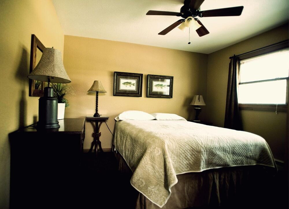 Necedah 2 Bdrm Vacation Cabin 5 Mins to Castle Rock Lake & Near Wisconsin Dells, Necedah Room