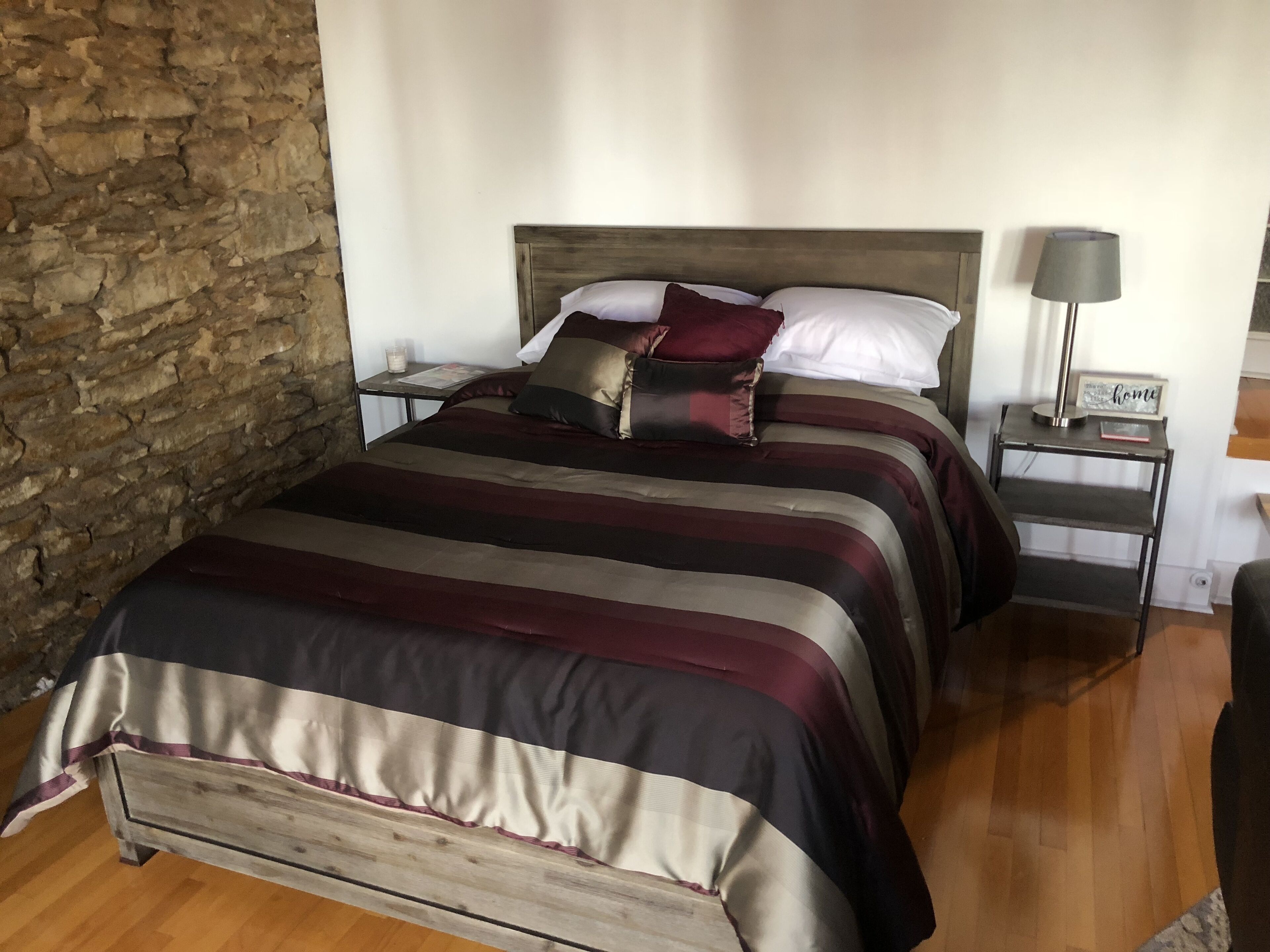 Contemporary Loft Style Apartment In The Heart Of Historic Downtown Lawrence Ks In Lawrence Ks Expedia [ 235 x 455 Pixel ]