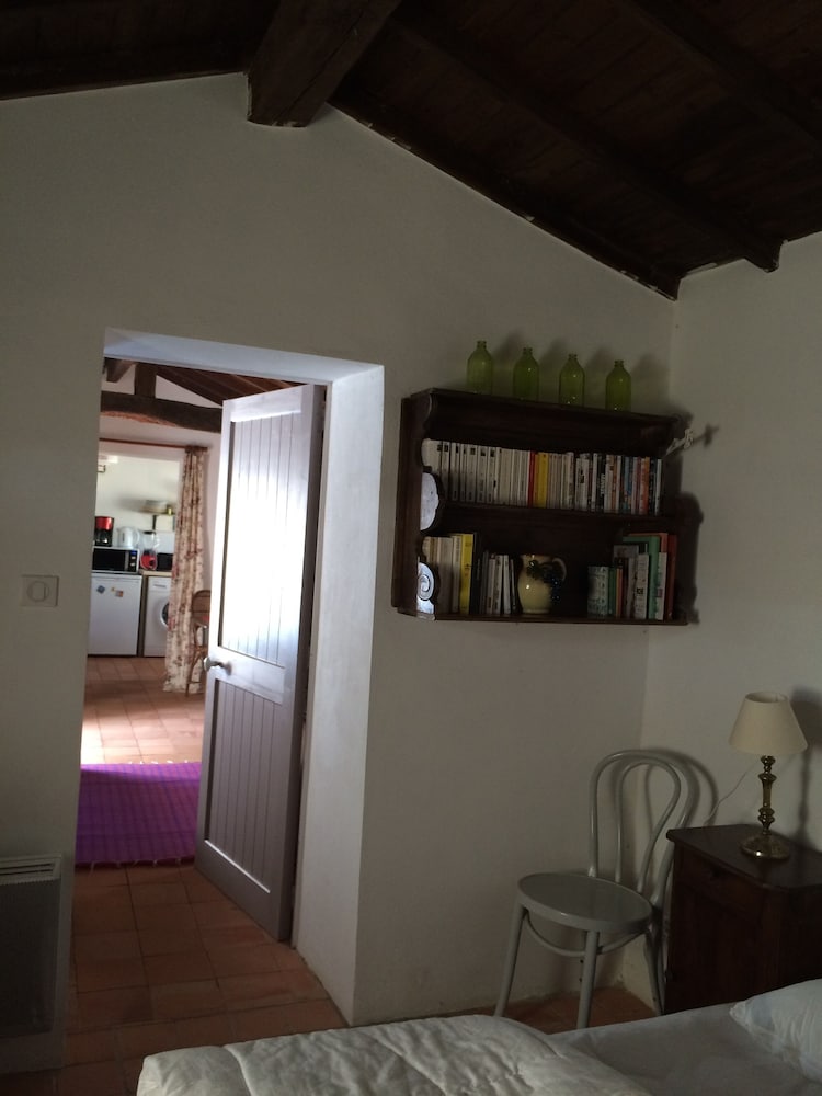 40 m from the beach, bourrine vendéenne, charm, simplicity, enclosed — free download