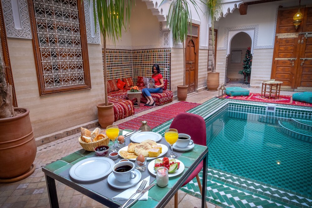 Отель али баба ком Отель али баба ком