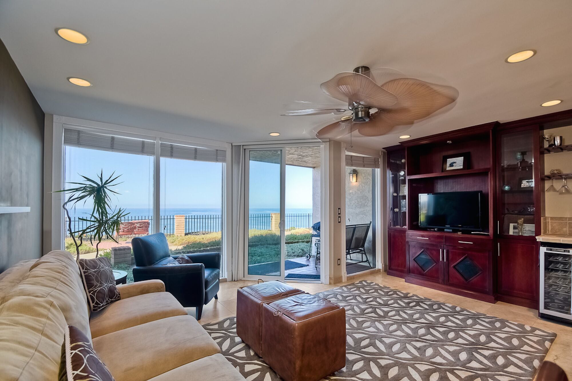 Stunning Oceanfront Living in Solana Beach, United States