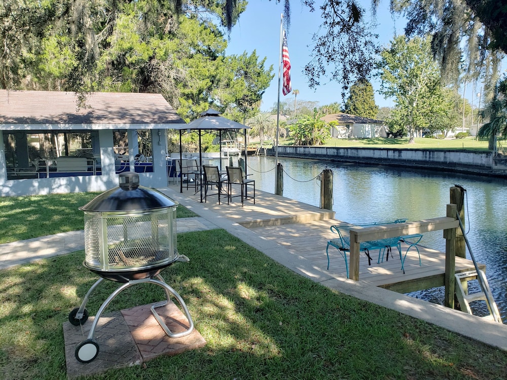 Waterfront Home Close to Homosassa Springs and State Park With Private Dock! in Crystal River, United States