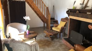 TV, fireplace, stereo