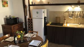 Fridge, microwave, hob, coffee/tea maker