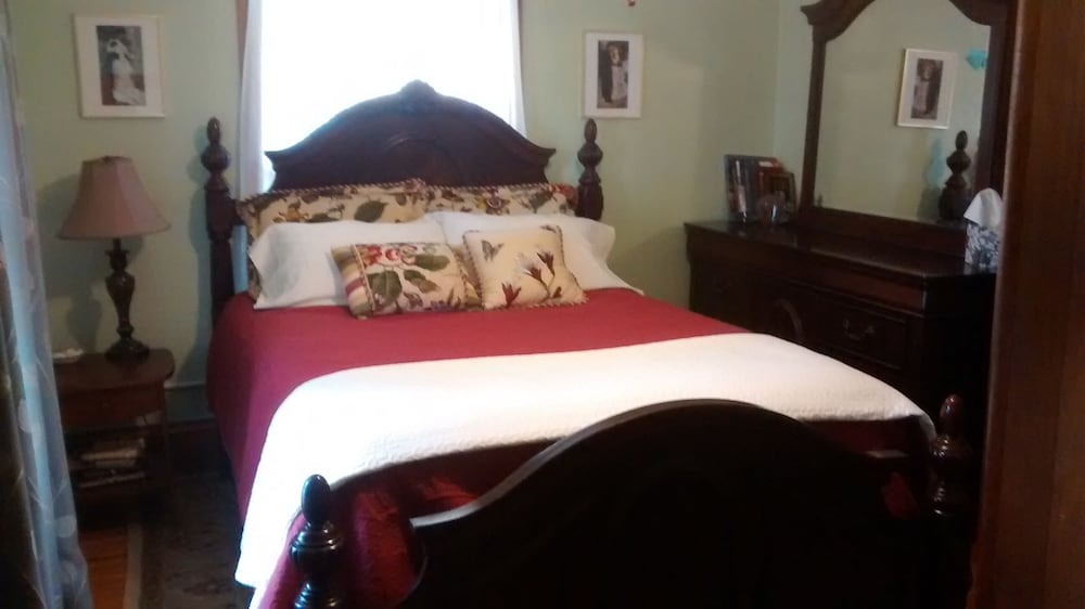 Cozy Room in Historical Home near Mayo Clinic Kasson Vrbo