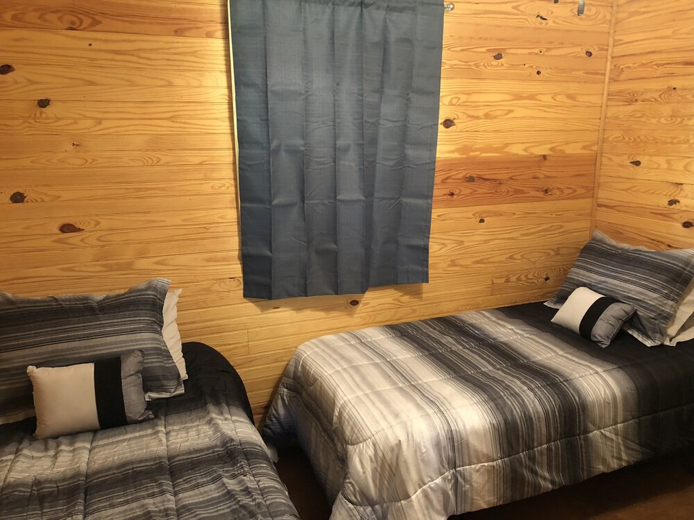 The Bass Barn Located Minutes From the Boat Ramp. Deals & Reviews