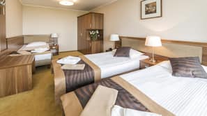 In-room safe, soundproofing, iron/ironing board, free WiFi