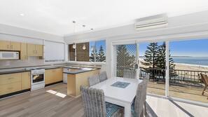 Full-size fridge, microwave, oven, stovetop