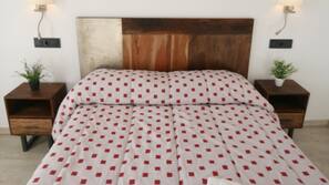 Cribs/infant beds, rollaway beds, free WiFi, linens