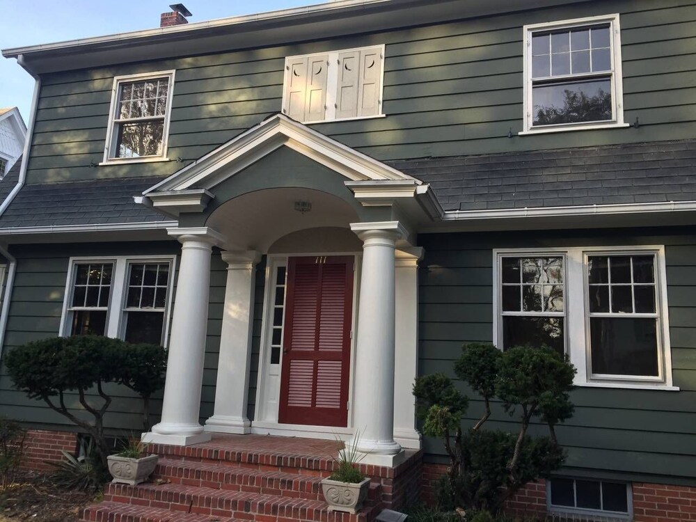 Beautiful Dutch Colonial Home in Salisbury, United States