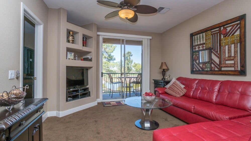 Beautiful Two Bedroom Condo on the Superstition Lakes golf course