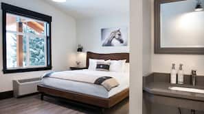 Blackout drapes, free WiFi, linens, wheelchair access