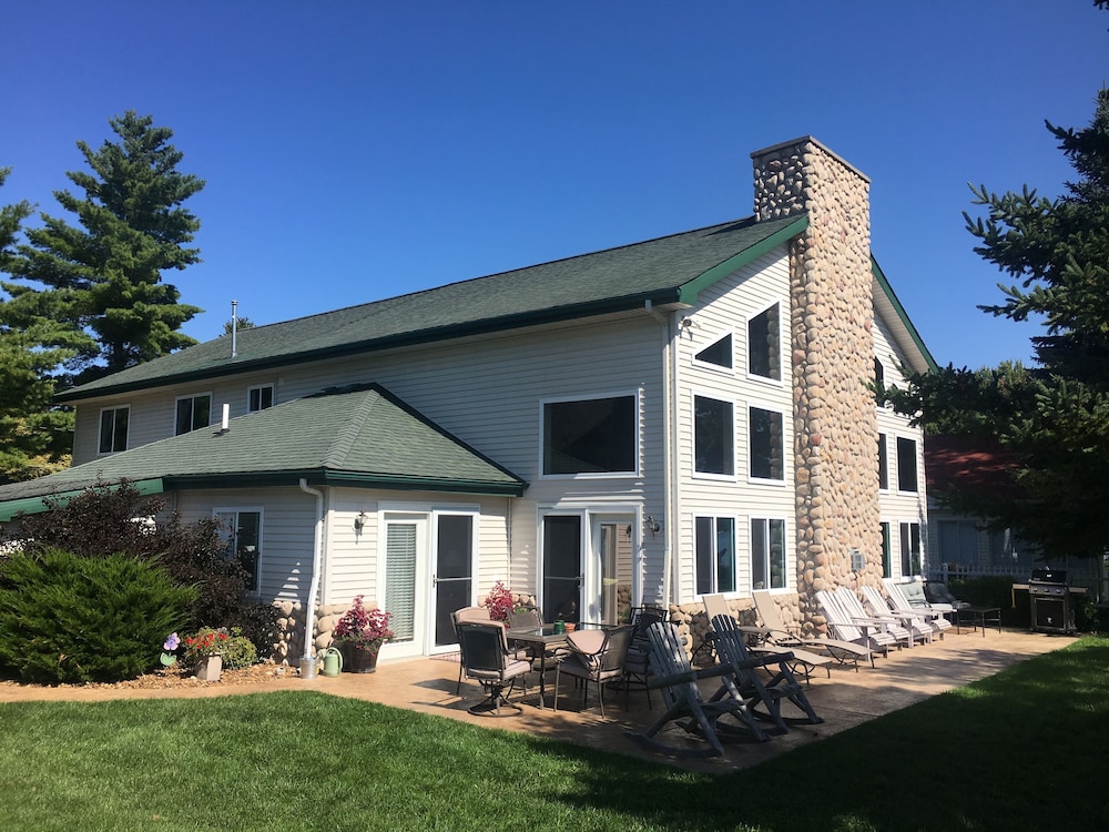Stunning Five Bedroom Lakefront Home on Houghton Lake, Michigan