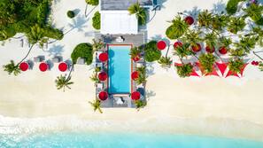 2 outdoor pools, sun loungers