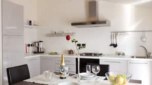 Full-sized fridge, oven, hob, rice cooker