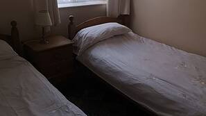 Iron/ironing board, free WiFi, linens