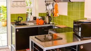 Cookware/dishes/utensils