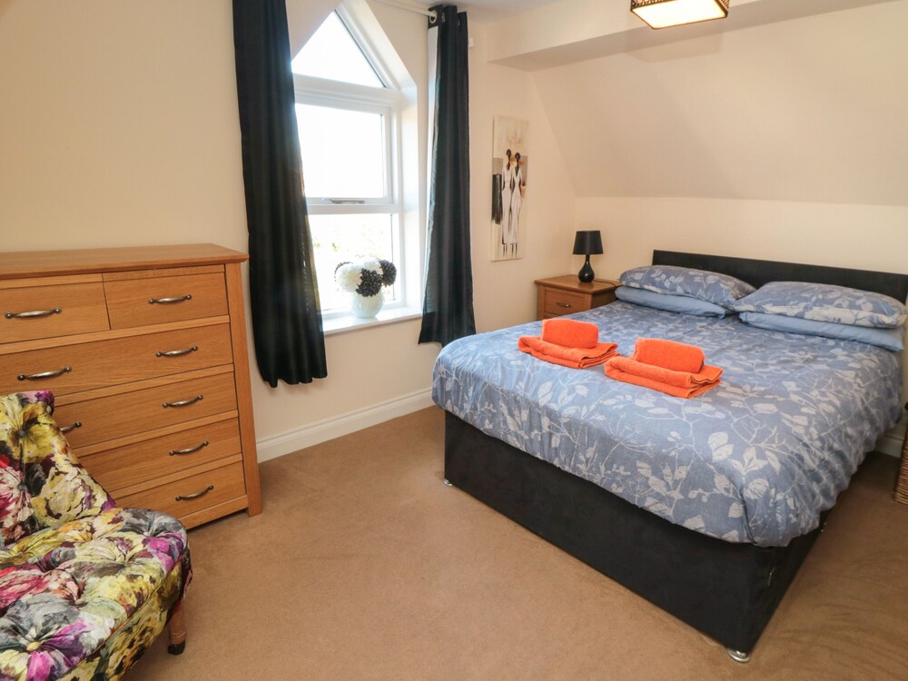 Carisbrooke House, Apartment 6 Rooms, Reviews & Deals (Scarborough