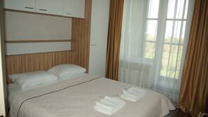 Luxe beddengoed, een strijkplank/strijkijzer, gratis wifi, beddengoed