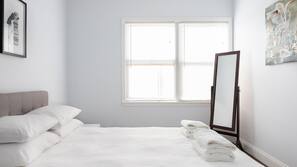 5 bedrooms, Egyptian cotton sheets, premium bedding, memory foam beds