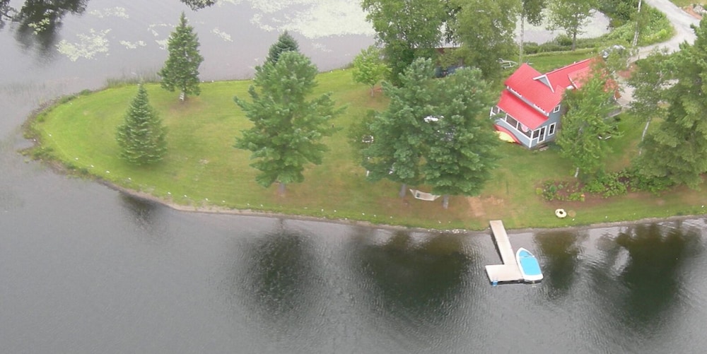 Fabulous AllSeason Lakehouse, 600' Lakefront, Lake Eden Vermont in