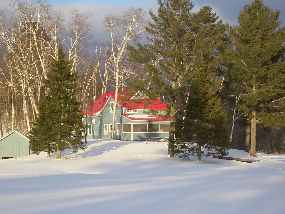 Fabulous AllSeason Lakehouse, 600' Lakefront, Lake Eden Vermont in