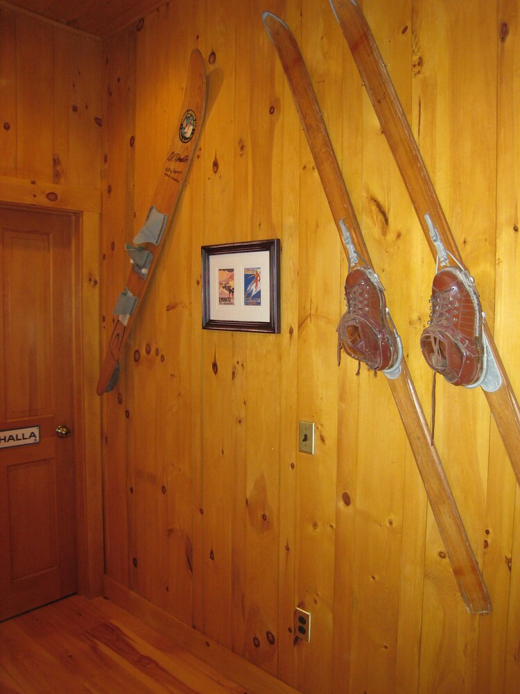 Fabulous AllSeason Lakehouse, 600' Lakefront, Lake Eden Vermont in