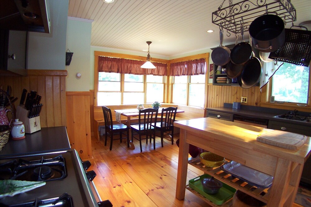 Fabulous AllSeason Lakehouse, 600' Lakefront, Lake Eden Vermont in