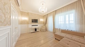 3 Schlafzimmer, Zimmersafe, Schreibtisch, Bügeleisen/Bügelbrett