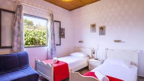 2 bedrooms, iron/ironing board, free cots/infant beds, free WiFi