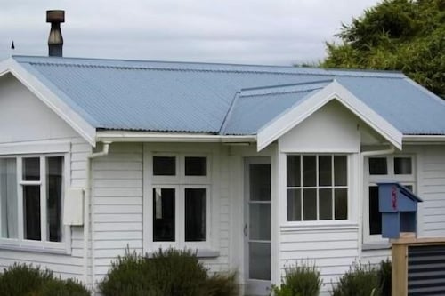 Ann's Cottage - By the Sea in Hokitika, New Zealand