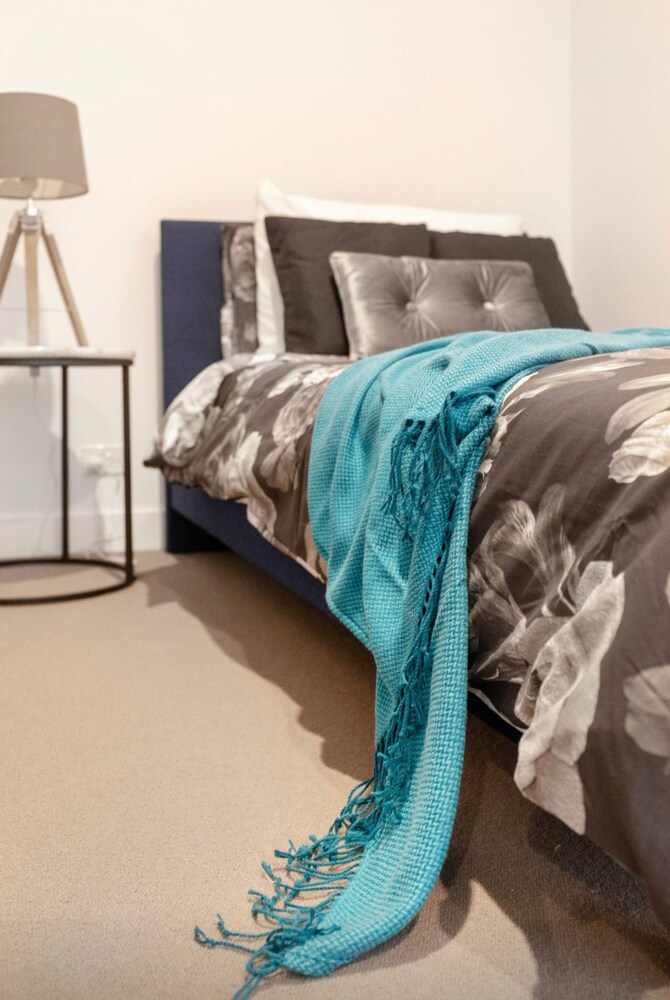 Holistay Premium - Swanston Central
