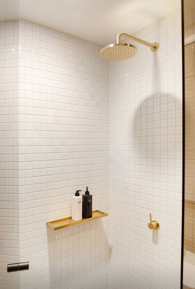 Holistay Premium - Swanston Central