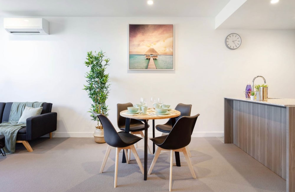 Holistay Premium - Swanston Central