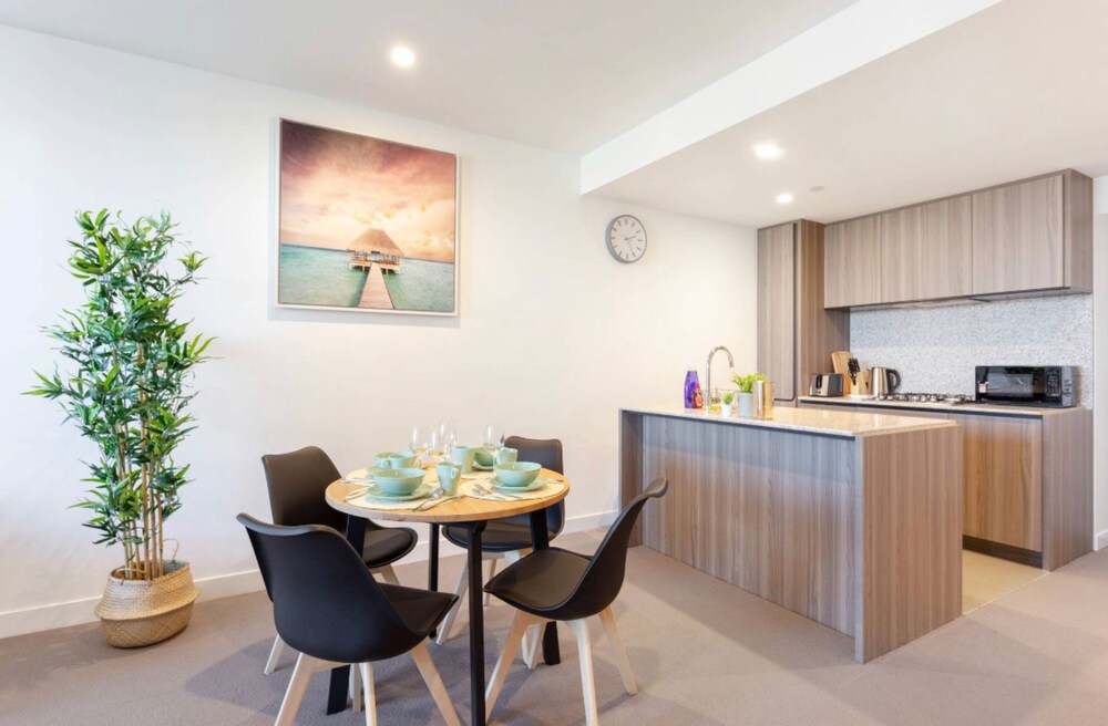 Holistay Premium - Swanston Central