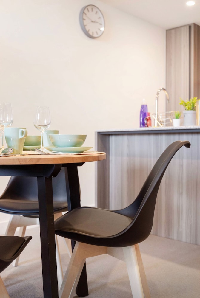 Holistay Premium - Swanston Central